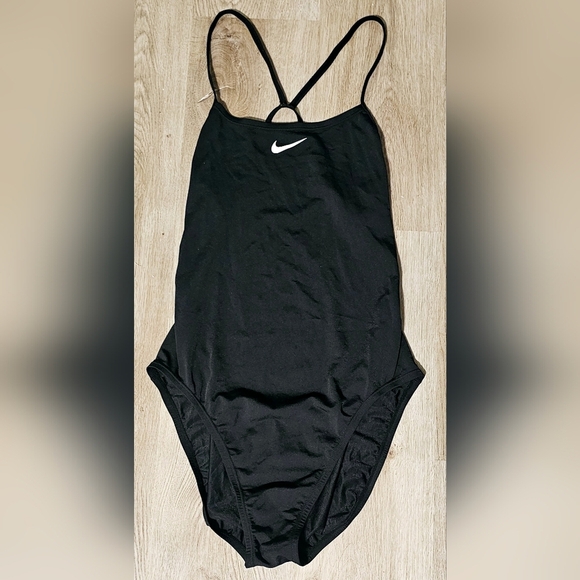 Size 38/WMS 12 Nike Women's Black One-Piece Performance Swimsuit - Picture 1 of 4